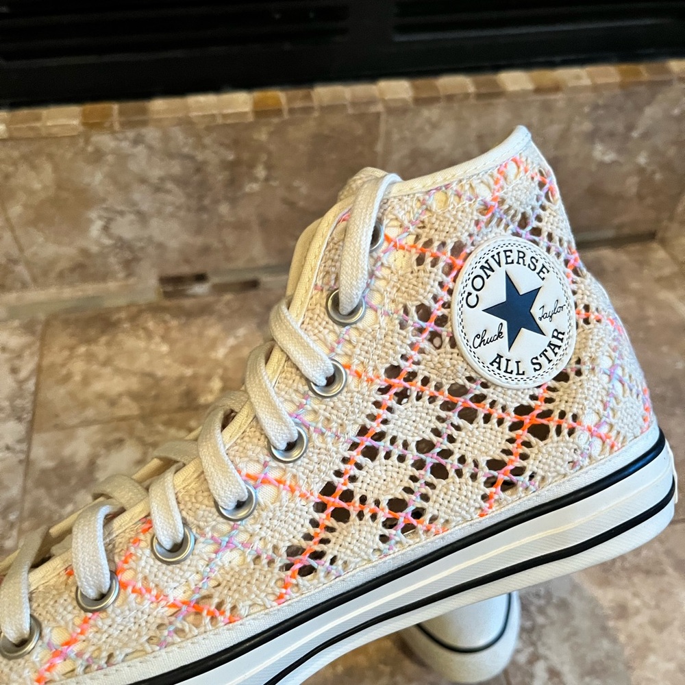Converse Women's crochet Mesh High-Tops - White and Pink Women’s 10
